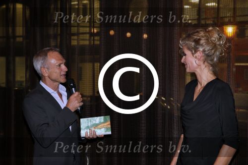 Amsterdam 4 februari 2013
Presentatie boek Patricia Snel in V hotel . Jaap Jongbloed krijgt het eerste exemplaar en zijn vriendin Quirine Melssen zingt verschillende liederen.
Peter Smulders bv