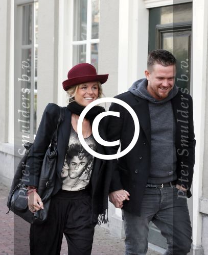 Leiden 10 februari 2013
Premiere Woezel en Pip in de Leidse schouwburg. Johnny de Mol met zijn vriendin Josje Huisman
Peter Smulders bv