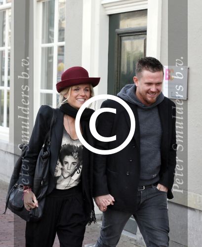 Leiden 10 februari 2013
Premiere Woezel en Pip in de Leidse schouwburg. Johnny de Mol met zijn vriendin Josje Huisman
Peter Smulders bv