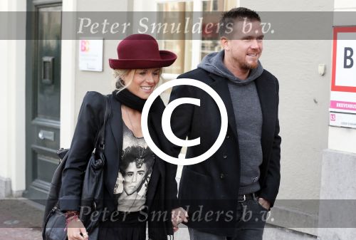 Leiden 10 februari 2013
Premiere Woezel en Pip in de Leidse schouwburg. Johnny de Mol met zijn vriendin Josje Huisman
Peter Smulders bv