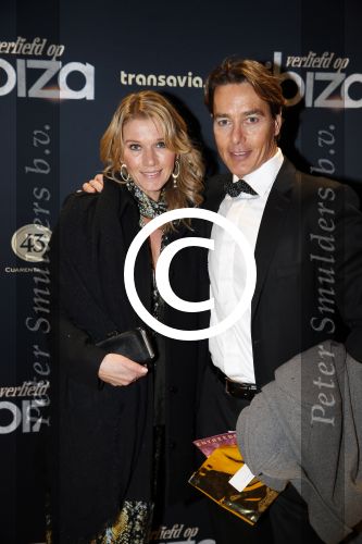 Amsterdam 28 januari 2013
Premiere verliefd op ibiza in Tuschinski. Jurgen ibiza armbandjes met zijn vrouw
Peter Smulders bv