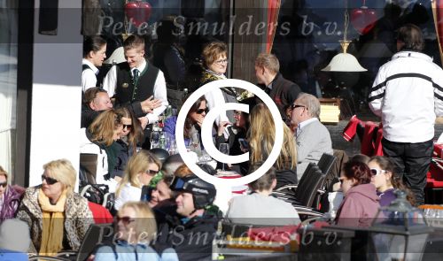 Oberlech 17 februari 2013
Ivo Niehe op skivakantie met zijn vrouw en vrienden.
Peter Smulders bv