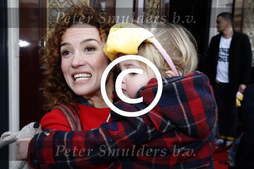 Leiden 10 februari 2013
Premiere Woezel en Pip in de Leidse schouwburg. Katja Schuurman met dochter
Peter Smulders bv