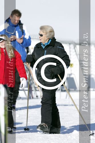 Lech, 18 Februari 2013 Fotoshoot Kon. huis in Lech tijdens de wintersportvakantie met o.a.: Koningin Beatrix, Prins Willem Alexander, Prinses Maxima, Prinses Amalia, Prinses Alexia en Prinses Ariane.
Foto Peter Smulders BV