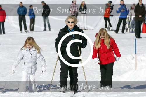Lech, 18 Februari 2013 Fotoshoot Kon. huis in Lech tijdens de wintersportvakantie met o.a.: Koningin Beatrix, Prins Willem Alexander, Prinses Maxima, Prinses Amalia, Prinses Alexia en Prinses Ariane.
Foto Peter Smulders BV