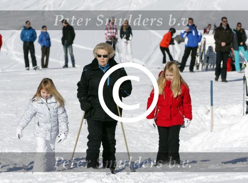 Lech, 18 Februari 2013 Fotoshoot Kon. huis in Lech tijdens de wintersportvakantie met o.a.: Koningin Beatrix, Prins Willem Alexander, Prinses Maxima, Prinses Amalia, Prinses Alexia en Prinses Ariane.
Foto Peter Smulders BV