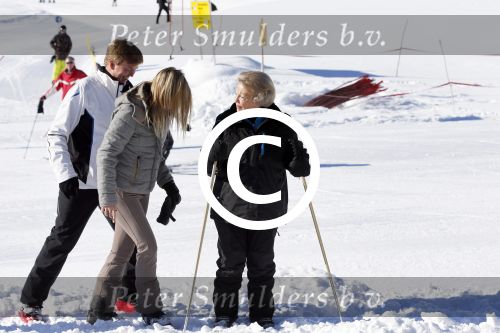 Lech, 18 Februari 2013 Fotoshoot Kon. huis in Lech tijdens de wintersportvakantie met o.a.: Koningin Beatrix, Prins Willem Alexander, Prinses Maxima, Prinses Amalia, Prinses Alexia en Prinses Ariane.
Foto Peter Smulders BV