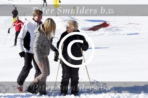 Lech, 18 Februari 2013 Fotoshoot Kon. huis in Lech tijdens de wintersportvakantie met o.a.: Koningin Beatrix, Prins Willem Alexander, Prinses Maxima, Prinses Amalia, Prinses Alexia en Prinses Ariane.
Foto Peter Smulders BV