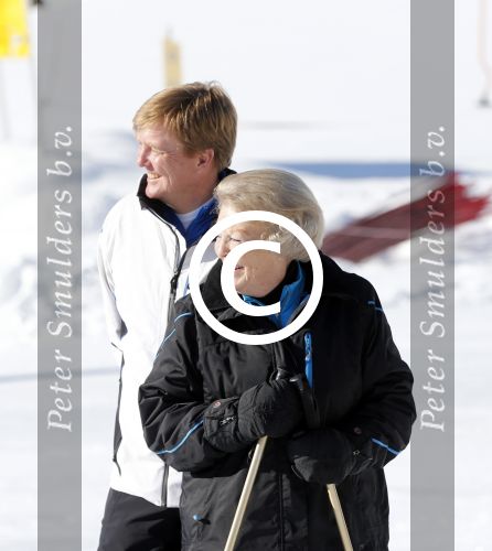 Lech, 18 Februari 2013 Fotoshoot Kon. huis in Lech tijdens de wintersportvakantie met o.a.: Koningin Beatrix, Prins Willem Alexander, Prinses Maxima, Prinses Amalia, Prinses Alexia en Prinses Ariane.
Foto Peter Smulders BV