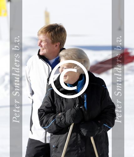 Lech, 18 Februari 2013 Fotoshoot Kon. huis in Lech tijdens de wintersportvakantie met o.a.: Koningin Beatrix, Prins Willem Alexander, Prinses Maxima, Prinses Amalia, Prinses Alexia en Prinses Ariane.
Foto Peter Smulders BV