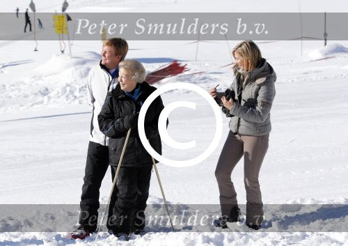 Lech, 18 Februari 2013 Fotoshoot Kon. huis in Lech tijdens de wintersportvakantie met o.a.: Koningin Beatrix, Prins Willem Alexander, Prinses Maxima, Prinses Amalia, Prinses Alexia en Prinses Ariane.
Foto Peter Smulders BV