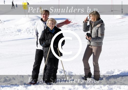Lech, 18 Februari 2013 Fotoshoot Kon. huis in Lech tijdens de wintersportvakantie met o.a.: Koningin Beatrix, Prins Willem Alexander, Prinses Maxima, Prinses Amalia, Prinses Alexia en Prinses Ariane.
Foto Peter Smulders BV