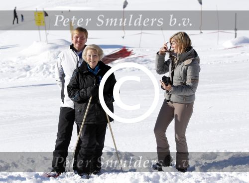 Lech, 18 Februari 2013 Fotoshoot Kon. huis in Lech tijdens de wintersportvakantie met o.a.: Koningin Beatrix, Prins Willem Alexander, Prinses Maxima, Prinses Amalia, Prinses Alexia en Prinses Ariane.
Foto Peter Smulders BV