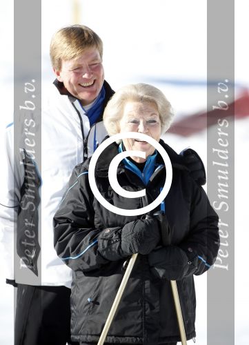 Lech, 18 Februari 2013 Fotoshoot Kon. huis in Lech tijdens de wintersportvakantie met o.a.: Koningin Beatrix, Prins Willem Alexander, Prinses Maxima, Prinses Amalia, Prinses Alexia en Prinses Ariane.
Foto Peter Smulders BV