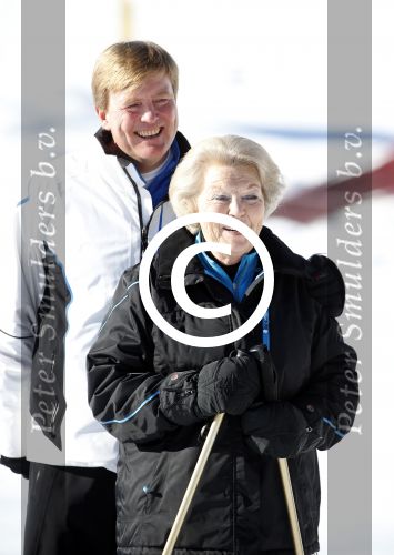 Lech, 18 Februari 2013 Fotoshoot Kon. huis in Lech tijdens de wintersportvakantie met o.a.: Koningin Beatrix, Prins Willem Alexander, Prinses Maxima, Prinses Amalia, Prinses Alexia en Prinses Ariane.
Foto Peter Smulders BV
