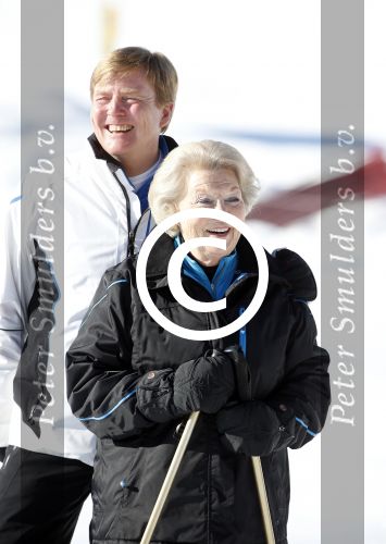 Lech, 18 Februari 2013 Fotoshoot Kon. huis in Lech tijdens de wintersportvakantie met o.a.: Koningin Beatrix, Prins Willem Alexander, Prinses Maxima, Prinses Amalia, Prinses Alexia en Prinses Ariane.
Foto Peter Smulders BV