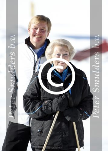 Lech, 18 Februari 2013 Fotoshoot Kon. huis in Lech tijdens de wintersportvakantie met o.a.: Koningin Beatrix, Prins Willem Alexander, Prinses Maxima, Prinses Amalia, Prinses Alexia en Prinses Ariane.
Foto Peter Smulders BV