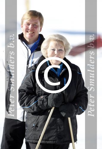 Lech, 18 Februari 2013 Fotoshoot Kon. huis in Lech tijdens de wintersportvakantie met o.a.: Koningin Beatrix, Prins Willem Alexander, Prinses Maxima, Prinses Amalia, Prinses Alexia en Prinses Ariane.
Foto Peter Smulders BV