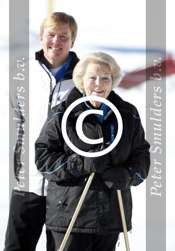 Lech, 18 Februari 2013 Fotoshoot Kon. huis in Lech tijdens de wintersportvakantie met o.a.: Koningin Beatrix, Prins Willem Alexander, Prinses Maxima, Prinses Amalia, Prinses Alexia en Prinses Ariane.
Foto Peter Smulders BV