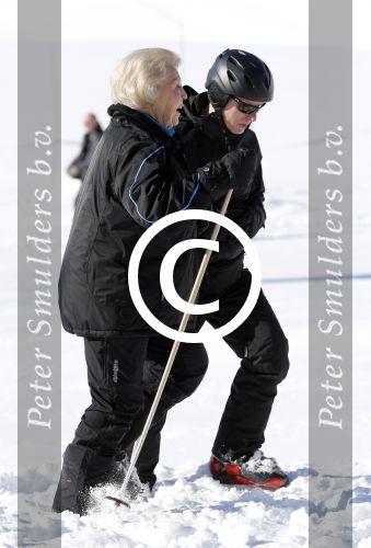 Lech, 18 Februari 2013 Fotoshoot Kon. huis in Lech tijdens de wintersportvakantie met o.a.: Koningin Beatrix, Prins Willem Alexander, Prinses Maxima, Prinses Amalia, Prinses Alexia en Prinses Ariane.
Foto Peter Smulders BV
