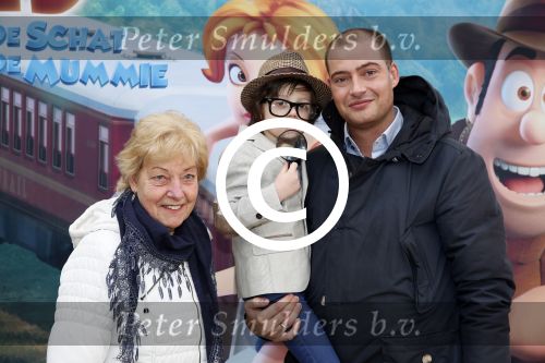 Amsterdam 3 februari 2013
Premiere Ted en de Schat in pathe Arena. Lange Frans met zoon en moeder
Peter Smulders bv