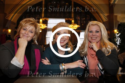 Amsterdam 26 januari 2013
Debbie Jenner Gemma v Eck en Marga Scheide tijdens intervieuw voor Stry in hotel Americain.
Peter Smulders bv