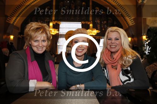 Amsterdam 26 januari 2013
Debbie Jenner Gemma v Eck en Marga Scheide tijdens intervieuw voor Stry in hotel Americain.
Peter Smulders bv