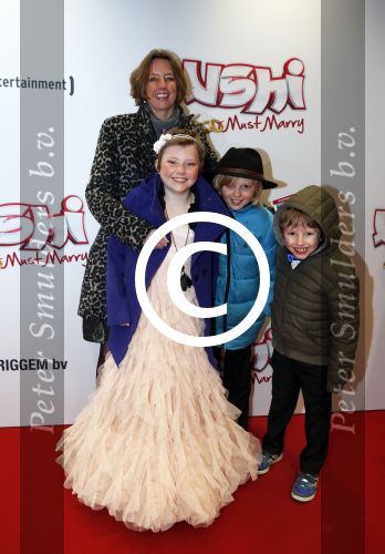 Amsterdam 11 februari 2013
Premiere Ushi must marry met Wendy v Dijk in Tuschinski. Marjolein de Lange met Berend Julie en Koen
Peter Smulders bv