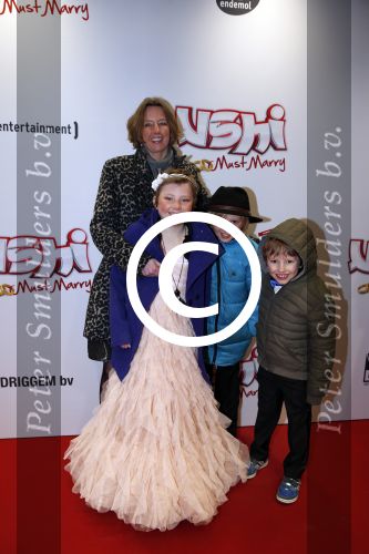 Amsterdam 11 februari 2013
Premiere Ushi must marry met Wendy v Dijk in Tuschinski. Marjolein de Lange met Berend Julie en Koen
Peter Smulders bv