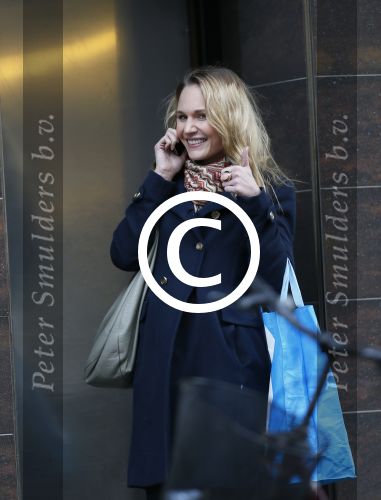 Amsterdam 4 februari 2013
Melody Klaver bellen op straat.
Peter Smulders bv