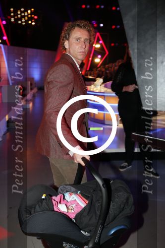 Hilversum 19 januari 2013
Opnames sterren dansen op het ijs in studio 24 gepresenteerd door Gerard Joling. Michael Boogerd met zijn vriendin Darya Nucci en dochtertje Anais
Peter Smulders bv