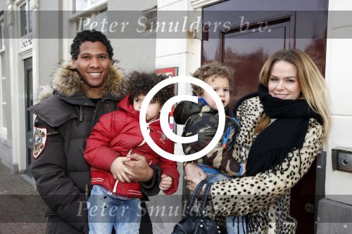Leiden 10 februari 2013
Premiere Woezel en Pip in de Leidse schouwburg. Michael lamey met vrouw en kinderen
Peter Smulders bv