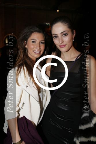 Amsterdam 5 februari 2013
Modeshow Nikkie Plessen bij the harbour Club. zus Yolanthe met Nadia Palesa
Peter Smulders bv