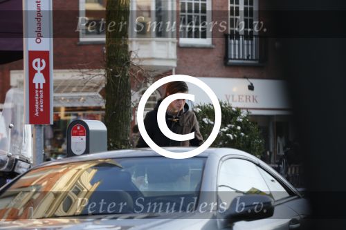 Amsterdam 16 januari 2013
Deze jongen haalt broodjes in de auto van Robert Jensen.
Peter Smulders bv