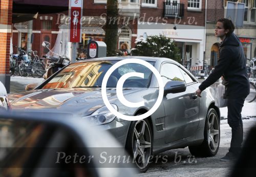 Amsterdam 16 januari 2013
Deze jongen haalt broodjes in de auto van Robert Jensen.
Peter Smulders bv