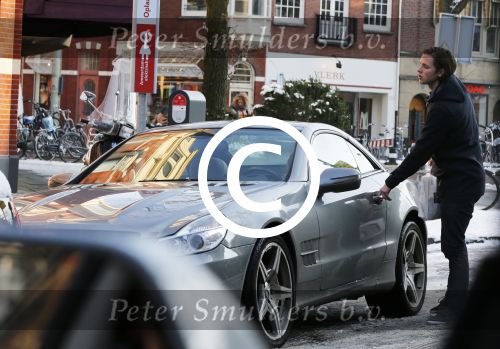Amsterdam 16 januari 2013
Deze jongen haalt broodjes in de auto van Robert Jensen.
Peter Smulders bv
