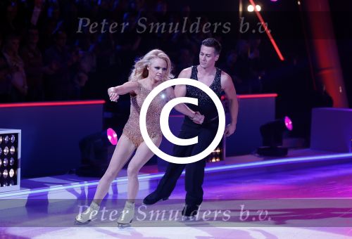 Hilversum 19 januari 2013
Pamela Anderson en haar schaatspartner Matt Evers bij sterren dansen op het ijs van SBS6.
Peter Smulders bv
