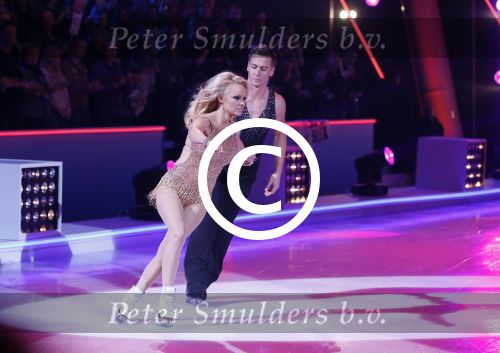 Hilversum 19 januari 2013
Pamela Anderson en haar schaatspartner Matt Evers bij sterren dansen op het ijs van SBS6.
Peter Smulders bv