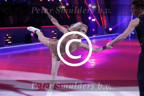 Hilversum 19 januari 2013
Pamela Anderson en haar schaatspartner Matt Evers bij sterren dansen op het ijs van SBS6.
Peter Smulders bv