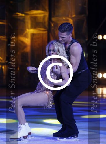 Hilversum 19 januari 2013
Pamela Anderson en haar schaatspartner Matt Evers bij sterren dansen op het ijs van SBS6.
Peter Smulders bv