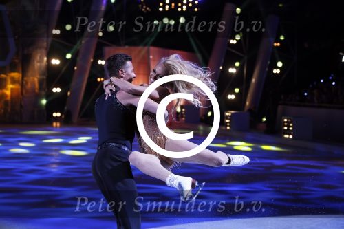 Hilversum 19 januari 2013
Pamela Anderson en haar schaatspartner Matt Evers bij sterren dansen op het ijs van SBS6.
Peter Smulders bv