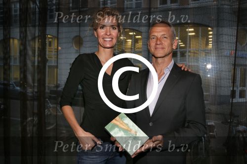 Amsterdam 4 februari 2013
Presentatie boek Patricia Snel in V hotel . Jaap Jongbloed krijgt het eerste exemplaar en zijn vriendin Quirine Melssen zingt verschillende liederen.
Peter Smulders bv