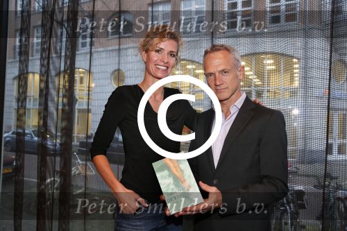 Amsterdam 4 februari 2013
Presentatie boek Patricia Snel in V hotel . Jaap Jongbloed krijgt het eerste exemplaar en zijn vriendin Quirine Melssen zingt verschillende liederen.
Peter Smulders bv
