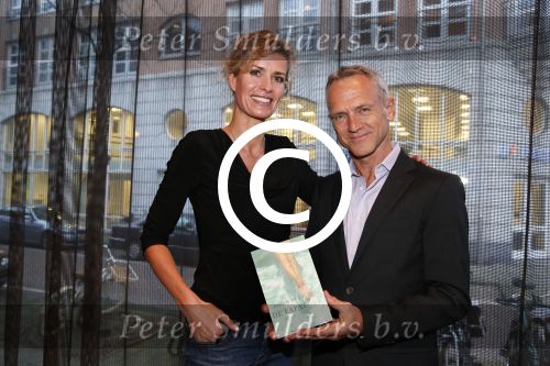 Amsterdam 4 februari 2013
Presentatie boek Patricia Snel in V hotel . Jaap Jongbloed krijgt het eerste exemplaar en zijn vriendin Quirine Melssen zingt verschillende liederen.
Peter Smulders bv