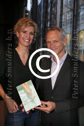 Amsterdam 4 februari 2013
Presentatie boek Patricia Snel in V hotel . Jaap Jongbloed krijgt het eerste exemplaar en zijn vriendin Quirine Melssen zingt verschillende liederen.
Peter Smulders bv
