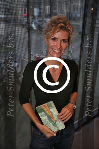 Amsterdam 4 februari 2013
Presentatie boek Patricia Snel in V hotel . Jaap Jongbloed krijgt het eerste exemplaar en zijn vriendin Quirine Melssen zingt verschillende liederen.
Peter Smulders bv