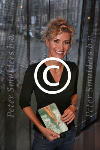 Amsterdam 4 februari 2013
Presentatie boek Patricia Snel in V hotel . Jaap Jongbloed krijgt het eerste exemplaar en zijn vriendin Quirine Melssen zingt verschillende liederen.
Peter Smulders bv