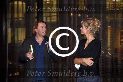 Amsterdam 4 februari 2013
Presentatie boek Patricia Snel in V hotel . Jaap Jongbloed krijgt het eerste exemplaar en zijn vriendin Quirine Melssen zingt verschillende liederen.
Peter Smulders bv