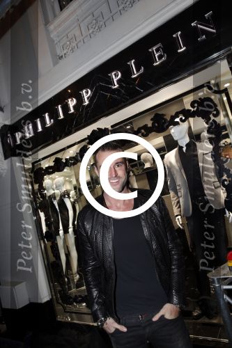 Amsterdam 7 februari 2013
Presentatie cover talkies met Olcay Gulsen en Philipp Plein erop.
Feestje is op de cd pc Hooftstraat bij cafe PC
Peter Smulders bv