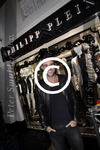 Amsterdam 7 februari 2013
Presentatie cover talkies met Olcay Gulsen en Philipp Plein erop.
Feestje is op de cd pc Hooftstraat bij cafe PC
Peter Smulders bv